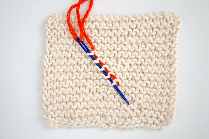 How to correctly hide the threads of yarn (garter stitch)