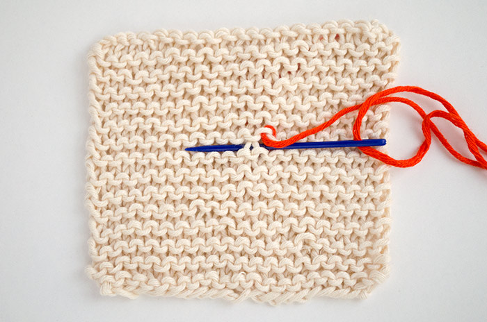 How to correctly hide the threads of yarn (garter stitch)