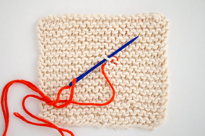 How to correctly hide the threads of yarn (garter stitch)
