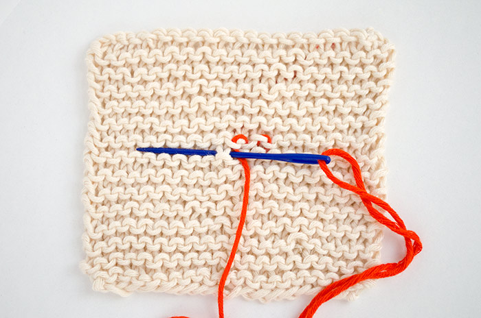 How to correctly hide the threads of yarn (garter stitch)