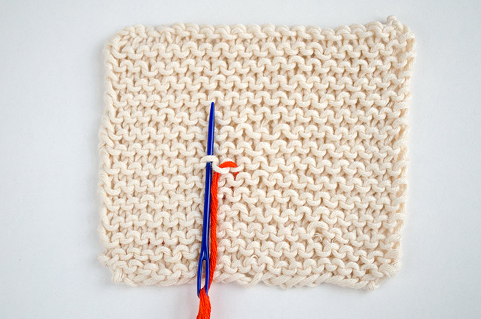 How to correctly hide the threads of yarn (garter stitch)