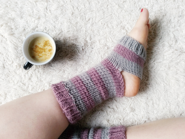 How to knit yoga socks step by step